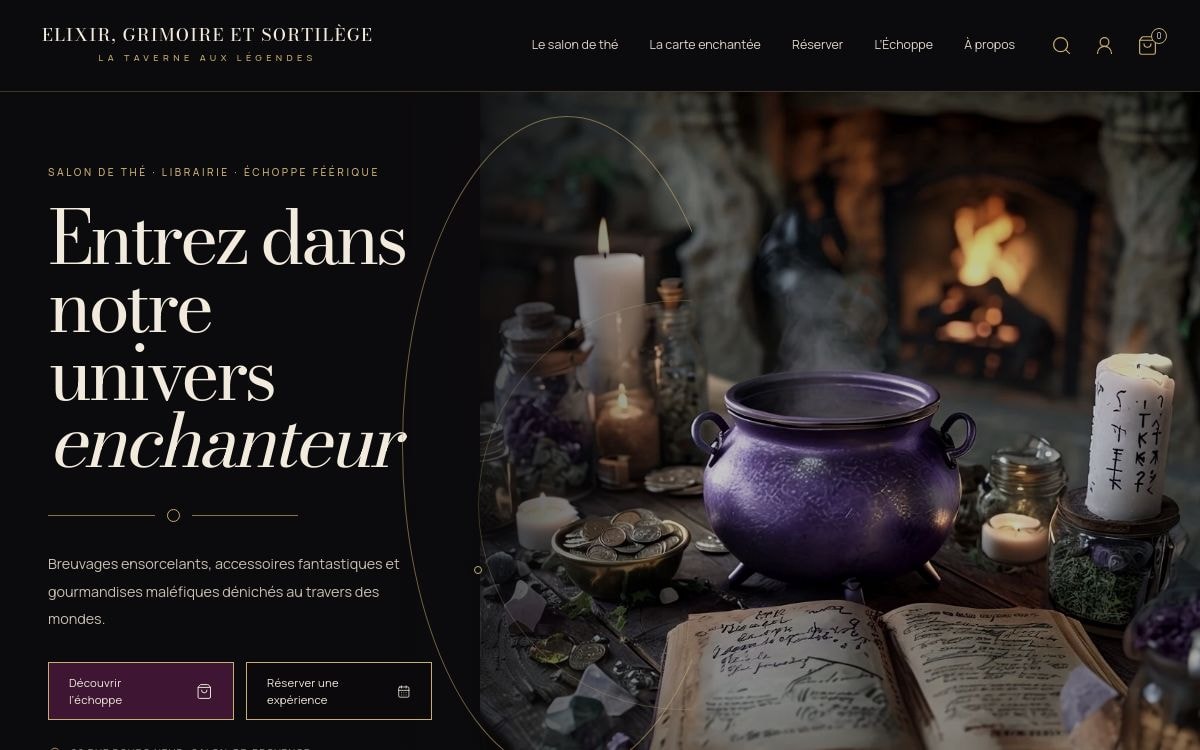 Page d’accueil du site Elixir, Grimoire et Sortilège avec chaudron violet, grimoire et ambiance de taverne fantastique